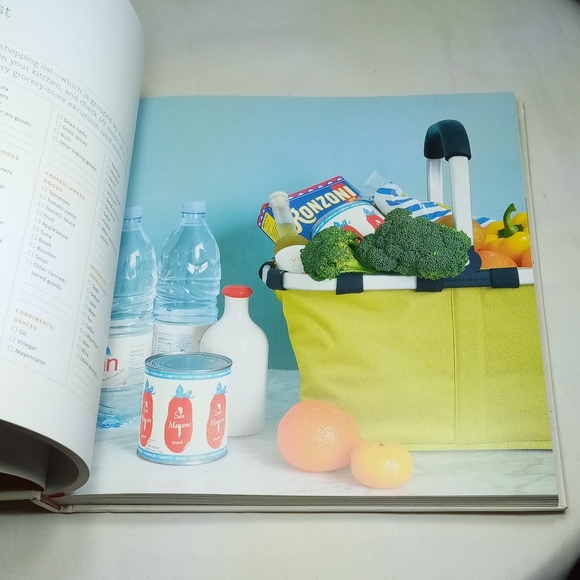 Real Simple Solutions: Tricks Wisdom & Easy Ideas To Simplify Every Day Book - Picture 5 of 8